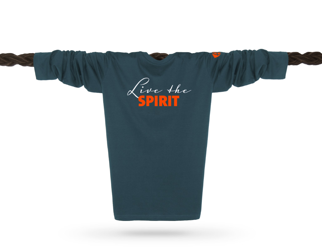 Vorderansicht eines petrolfarbenen ST Longsleeve T-Shirts aus Bio-Baumwolle (Organic Bio T-Shirt) mit grau-orangem Ammersee Design der Modemarke AMMERSEE BAVARIA aus Bayern, Deutschland
