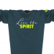 Ausschnitt Vorderansicht eines petrolfarbenen ST Longsleeve T-Shirts aus Bio-Baumwolle (Organic Bio T-Shirt) mit grau-gelbem Ammersee Design der Modemarke AMMERSEE BAVARIA aus Bayern, Deutschland