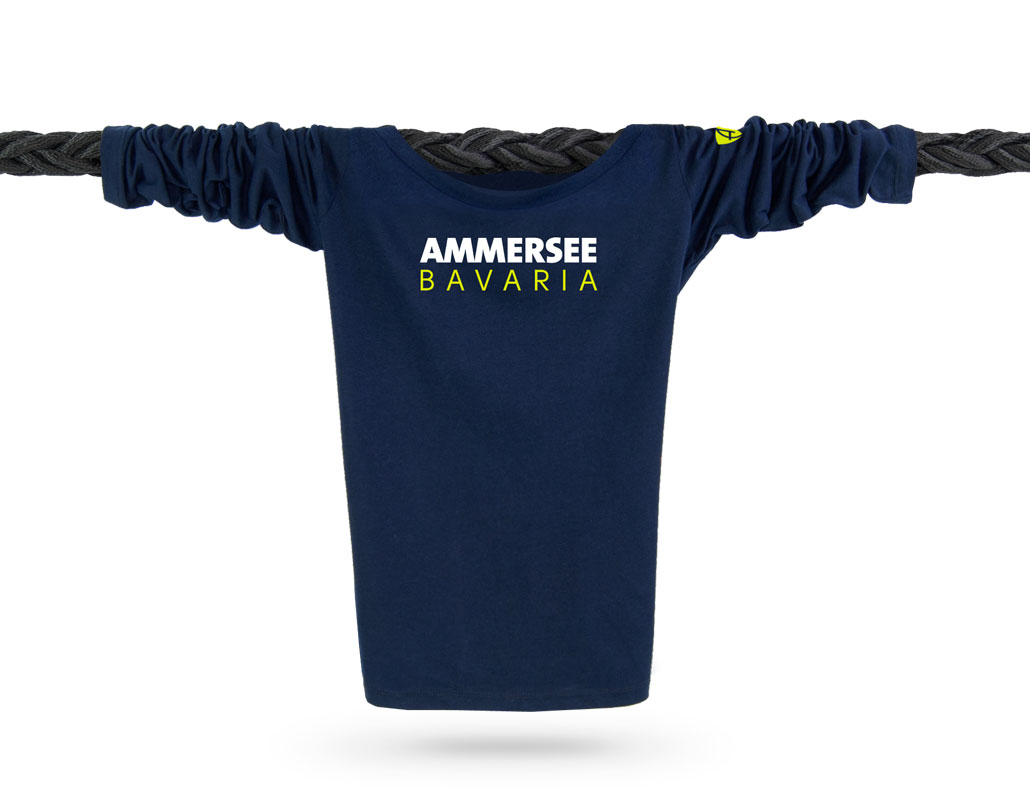 Vorderansicht eines dunkelblauen CT Longsleeve T-Shirts aus Bio-Baumwolle (Organic Bio T-Shirt) mit weiss-gelben Ammersee Design der Modemarke AMMERSEE BAVARIA aus Bayern, Deutschland