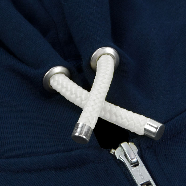 Weisse Kapuzenkordel von einem dunkelblauen Kapuzenjacke der Modemarke AMMERSEE BAVARIA aus Bayern, Deutschland
