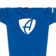 Ausschnitt Vorderansicht eines mittelblauen CB Kinder T-Shirts aus Bio-Baumwolle (Organic Bio T-Shirt) mit weissem Ammersee Design der Modemarke AMMERSEE BAVARIA aus Bayern, Deutschland